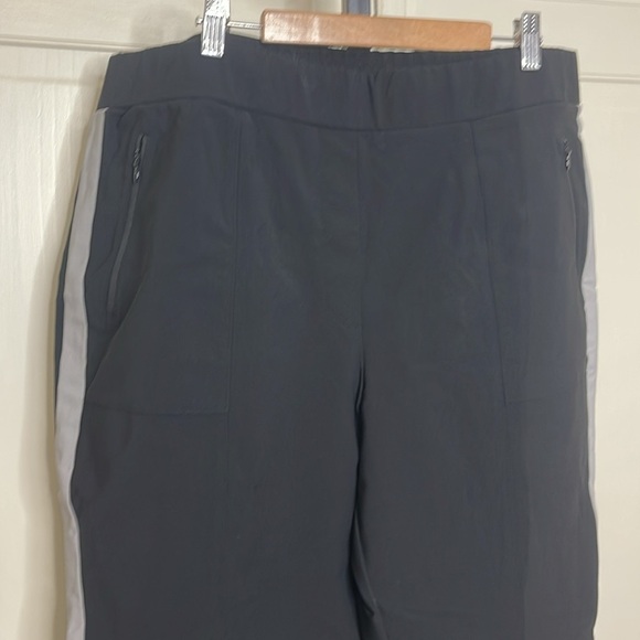 Lane Bryant Women’s LIVI Stretch Woven Ankle Pants Black Gray Size 20 - Picture 2 of 9